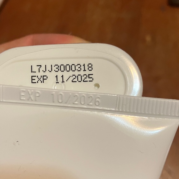 Rodan + Fields Spotless Daily Acne Wash and Acne Clearing Treatment - Picture 5 of 6